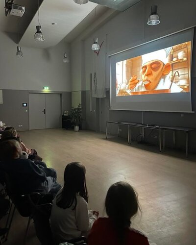 Jeden Tag ging es für die 3. Klassen unserer Elisabeth-Abegg-Grundschule ins Wasser: Vom ersten Seepferdchen bis hin zu...