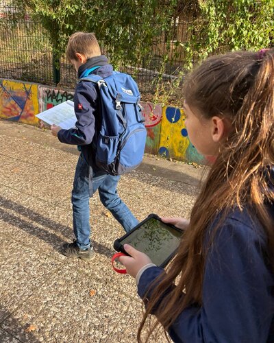 Die Schülerinnen und Schüler unserer Elisabeth-Abegg-Grundschule besuchten den Lern- und Gedenkort „Charlotte“. Dort...