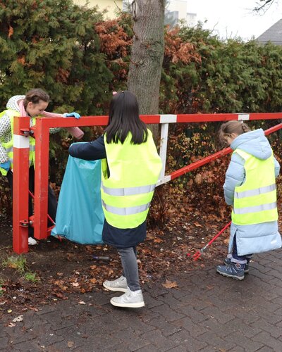 Die Klassen 3 und 5 unserer Immanuel-Grundschule haben im Quartier fleißig Müll gesammelt und damit ein tolles Zeichen...