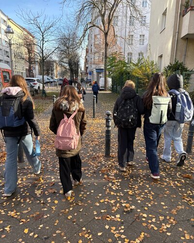 Die Schülerinnen und Schüler unserer Elisabeth-Abegg-Grundschule besuchten den Lern- und Gedenkort „Charlotte“. Dort...
