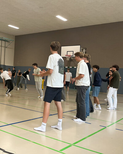 Unsere Schülerinnen und Schüler bekamen Besuch von Jugendlichen der christlichen De Passie Schule aus den Niederlanden....